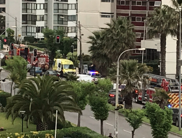 Hombre intentó zafar de una detención por violencia intrafamiliar y terminó cayendo desde un octavo piso: murió en el hospital de Viña