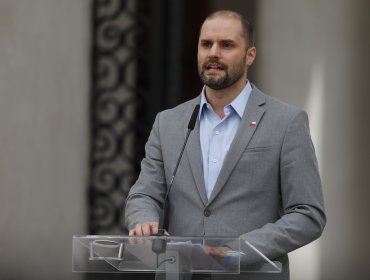 Vocero de Gobierno "Si hay algo que sacar de la Plaza Baquedano no es la estatua, es la violencia"