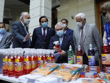 Con nanopartículas de cobre sanitizan locales de votación en comuna de Santiago