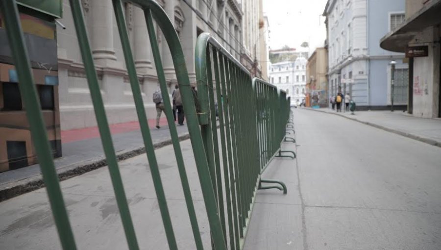 Una vía de la calle Prat de Valparaíso fue peatonalizada como parte de plan de Desconfinamiento Seguro