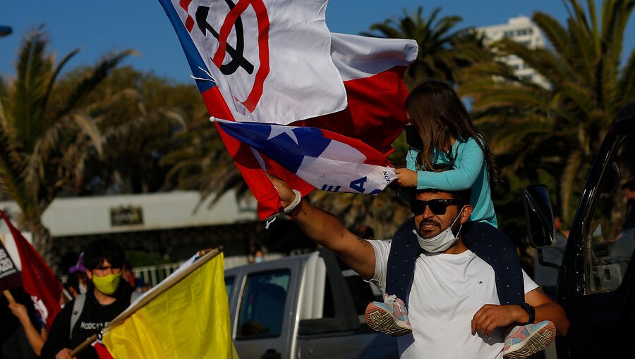 Comandos de las opciones Apruebo y Rechazo realizan cierres de campaña de cara al Plebiscito