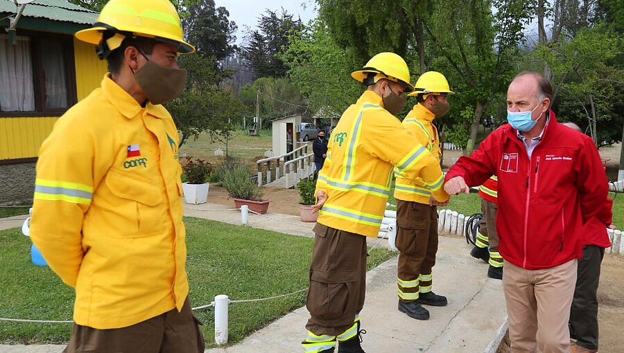 Ministro de Agricultura hizo un llamado a la prevención ya que se espera "una temporada de incendios durísima"