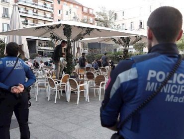 Madrid prohíbe todas las reuniones de 00:00 a 06:00 horas y vuelve a restringir movilidad en 32 zonas básicas