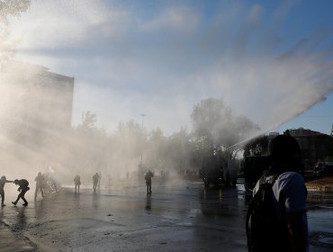 Carabinero fue atropellado por un vehículo particular en el sector de plaza Baquedano