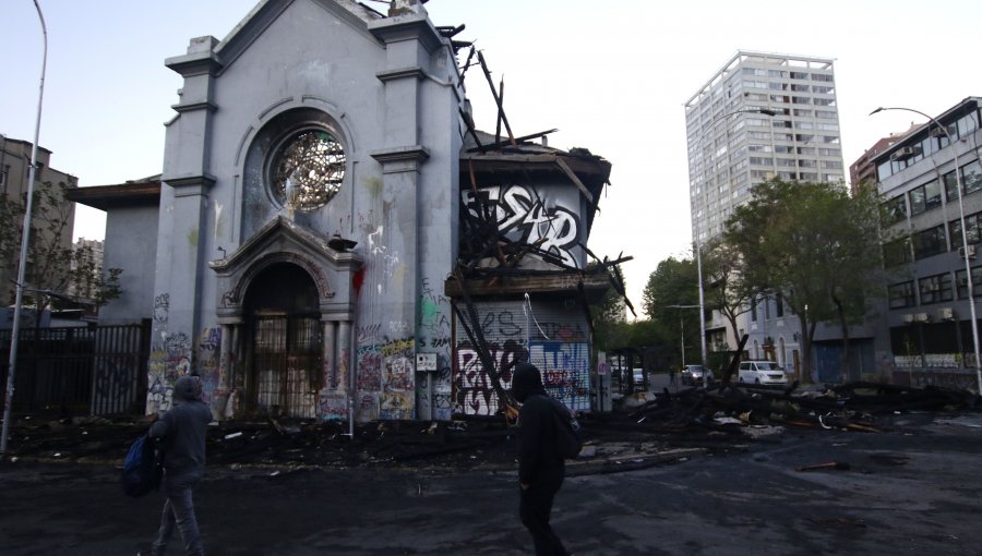 Credos de Chile repudian quema de templos y llaman a la paz social