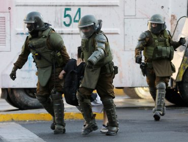 Al menos 12 detenidos deja jornada de manifestaciones a dos días del Plebiscito en plaza Baquedano