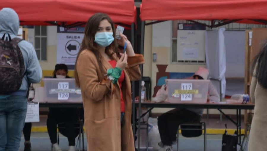 Core Nataly Campusano tras votar en Valparaíso: "Hoy empieza a construirse un nuevo Chile"