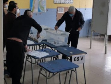 Un emocionado diputado Rodrigo González votó en Viña del Mar