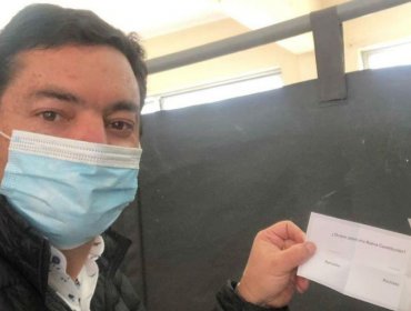 Diputado Juan Manuel Fuenzalida fotografió papeleta del voto y la publicó en su Instagram