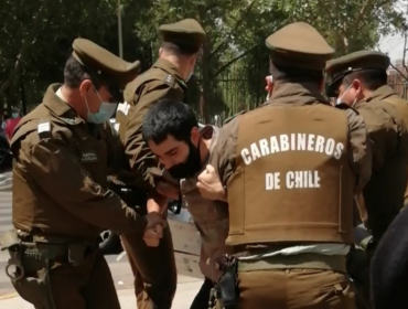 "Llevo una bomba": Joven fue detenido en colegio de Las Condes por hacer "broma" a militar