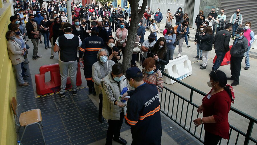 Denuncian ausencia de protocolos sanitarios en céntrica escuela de Viña del Mar: hubo gran aglomeración de votantes