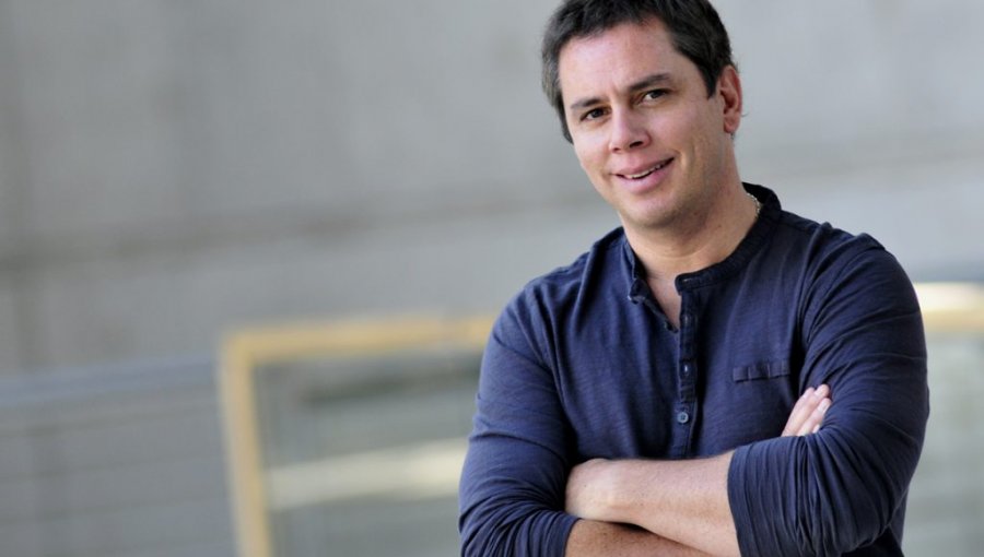 "Irresponsable": José Miguel Viñuela recibe críticas por llevar a su hijo al colegio