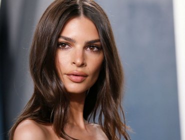 Emily Ratajkowski anuncia su primer embarazo con artístico clip y sensual desnudo