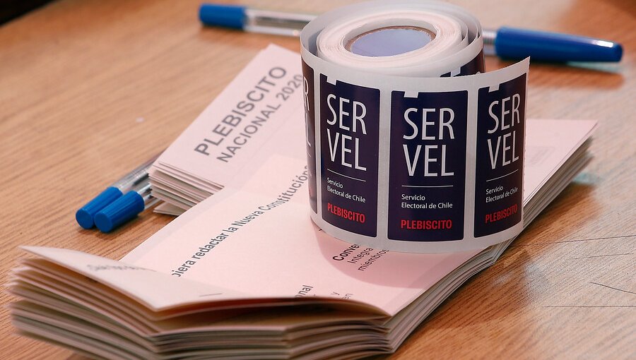 Servel trabaja para implementar el voto anticipado en la elección de constituyentes