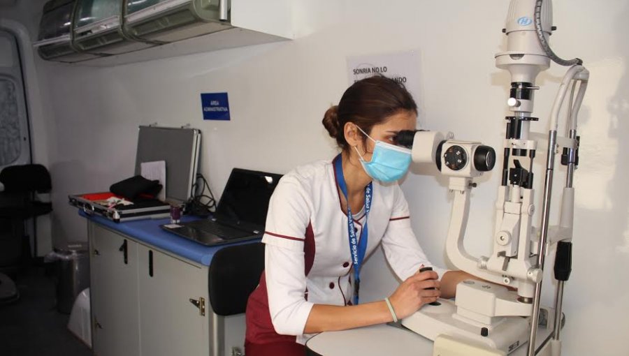 Con apoyo de clínica oftalmológica móvil, Hospital de Quillota se pone al día con pacientes GES