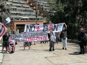 Hinchas de Colo-Colo protagonizaron incidentes en calles de Viña del Mar: se manifestaron contra Blanco y Negro