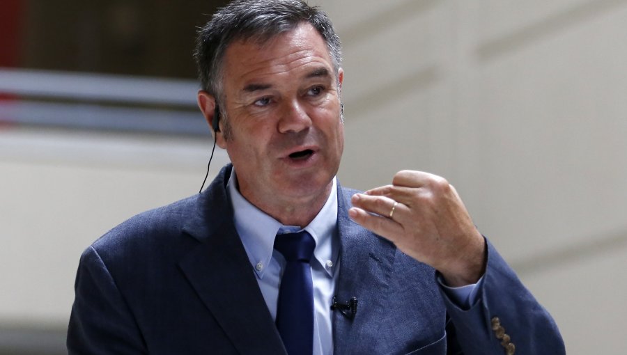 Senador Ossandón y posible lista con José Antonio Kast: "Hay que alejarse de la extrema derecha"