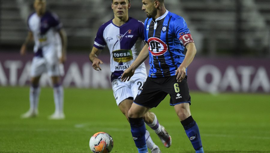 Huachipato cae ante Fénix de Uruguay y se complica en Copa Sudamericana