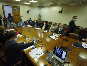 Comisión aprueba proyecto que permite retener el 10% de fondos de AFP a quienes adeuden pensiones de alimento