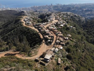 Jorge Sharp pide al presidente Piñera decretar a campamentos de Valparaíso como zonas de catástrofes