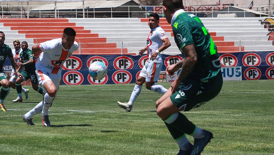 Cobresal vuelve a celebrar en el Campeonato con triunfo ante S. Wanderers en El Salvador