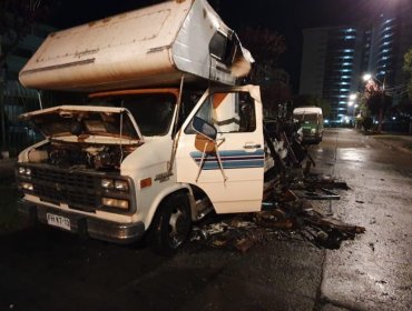 Sospechosos de incendiar camioneta 4x4 y casa rodante en Viña del Mar fueron detenidos