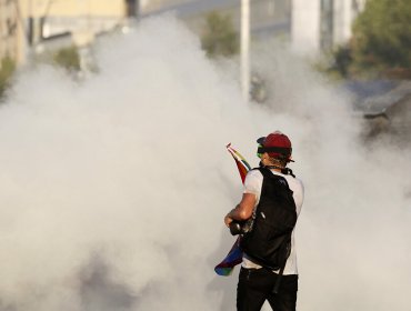 Estaciones Baquedano y U. Católica del Metro se encuentran cerradas por manifestaciones en el exterior