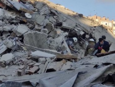 Al menos 22 muertos y más de 780 heridos en terremoto magnitud 7.0 que sacudió a Turquía y Grecia