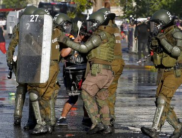 Al menos 20 detenidos deja nueva jornada de manifestaciones y disturbios en plaza Baquedano