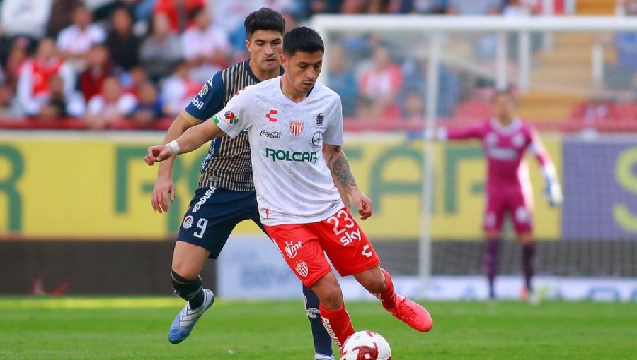 Claudio Baeza no fue citado en triunfo del Necaxa por covid y preocupa a la Roja