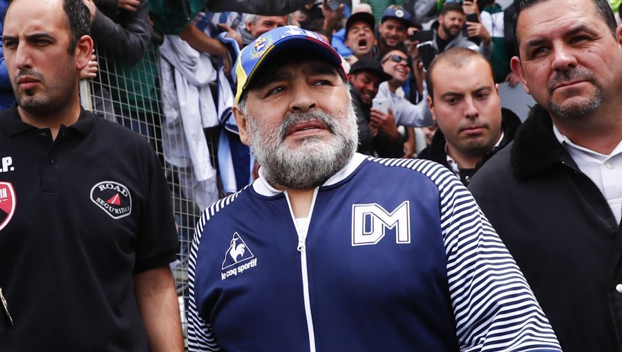 Diego Maradona fue internado por precaución en una clínica en La Plata