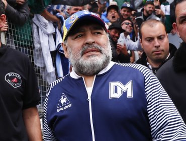 Diego Maradona fue internado por precaución en una clínica en La Plata