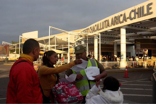 Corte de Arica acoge amparo y detiene expulsión de migrantes ilegales con hijos