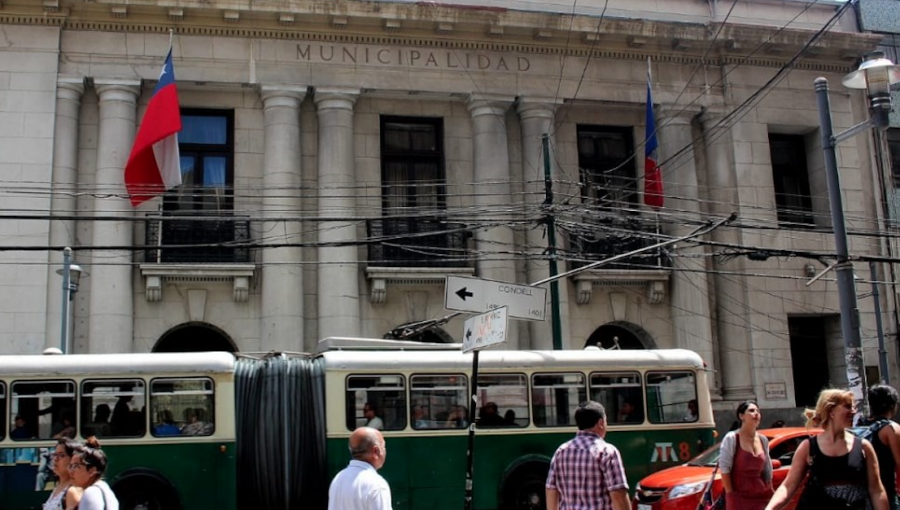 Funcionario municipal de Valparaíso quedó suspendido por dos meses tras ser denunciado por acosar a abogada