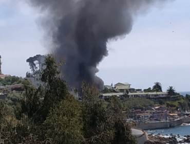 Incendio afectó al tercer piso de un edificio en el cerro Playa Ancha de Valparaíso