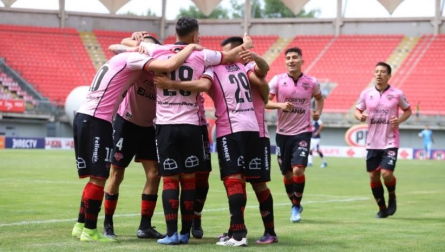 Ñublense golea a Melipilla y se consolida como único líder de la Primera B