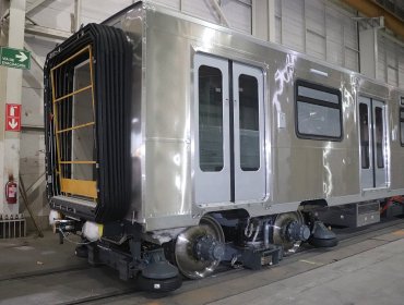 Línea 5 de Metro de Santiago recibirá cuatro trenes armados completamente en Chile