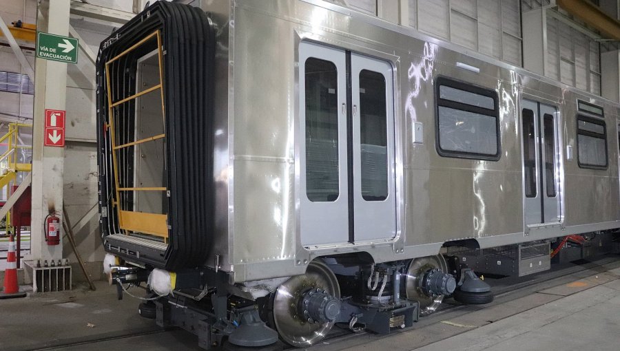 Línea 5 de Metro de Santiago recibirá cuatro trenes armados completamente en Chile