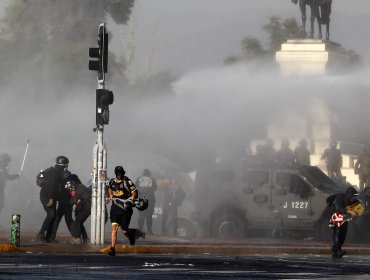 Nueva jornada de manifestaciones se registran en plaza Baquedano e inmediaciones