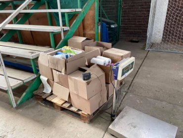 Cajas de mercadería guardadas en gimnasio abren fuerte debate entre Concejal y Administración Municipal de La Ligua