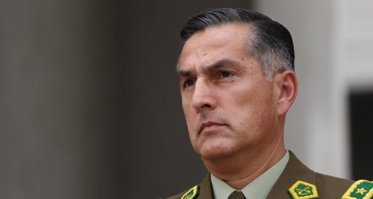 Remueven a 12 generales del Alto Mando de Carabineros, pero Mario Rozas se mantiene a la cabeza de la institución