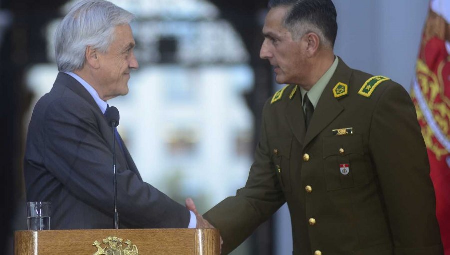 Diputados del Frente Amplio: mantener a Mario Rozas al mando Carabineros es "un problema de coraje de Piñera"