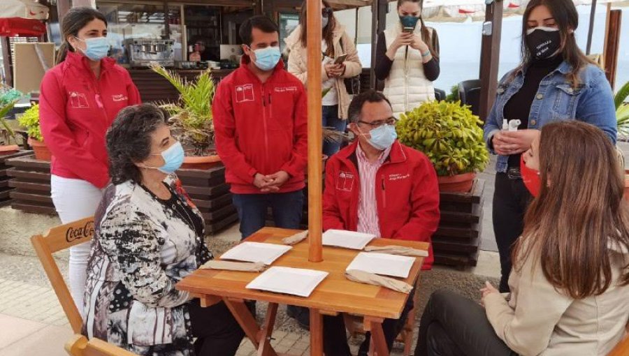 Ante masiva llegada de turistas: Llaman a no dejar mascarillas ni guantes en playas de Viña del Mar