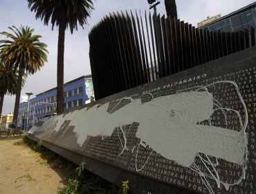 Desconocidos atacan memorial que recuerda a las víctimas de la dictadura en Valparaíso