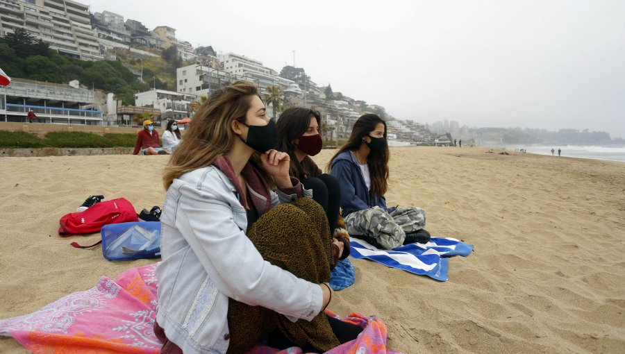 Playas de Viña del Mar y Valparaíso reabren en fin de semana