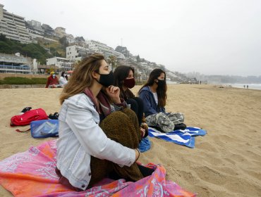 Playas de Viña del Mar y Valparaíso reabren en fin de semana