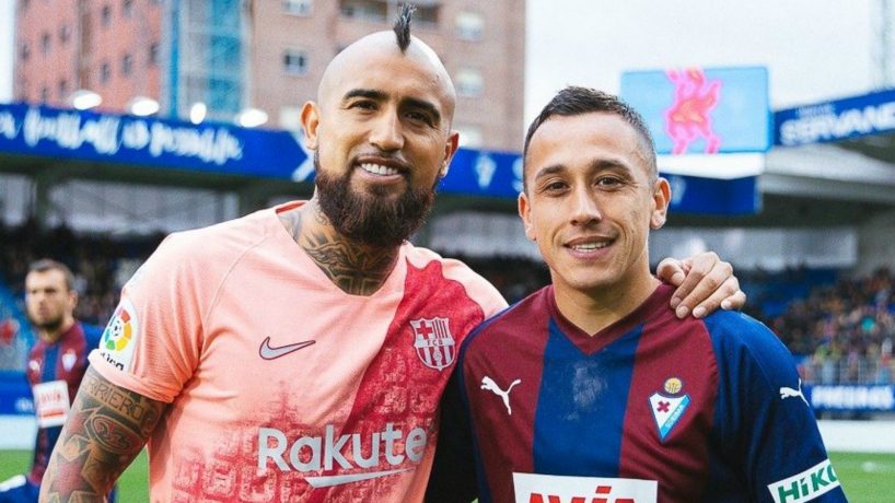 Arturo Vidal y Fabián Orellana viajan juntos para sumarse a los trabajos de la Roja