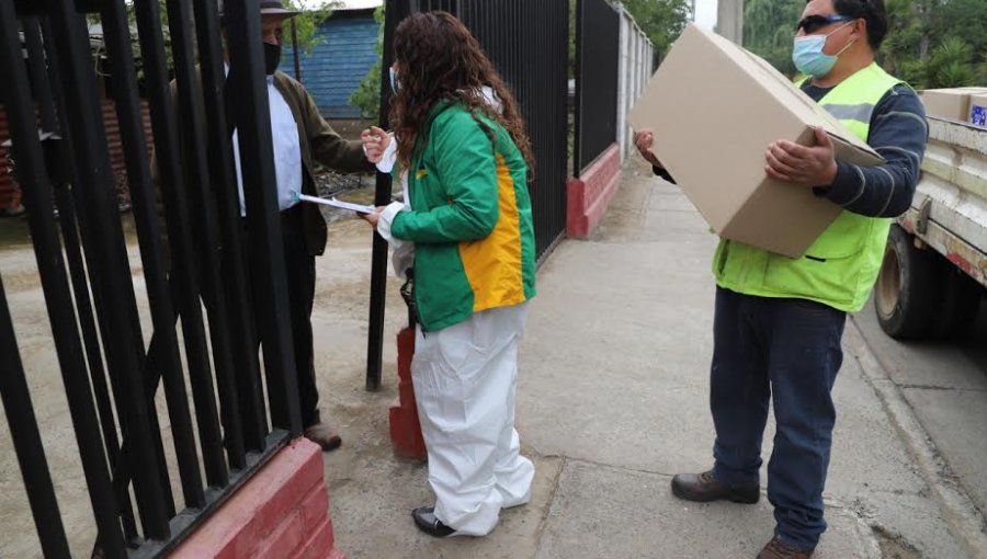 Este martes comenzó la entrega de 626 cajas con útiles de aseo y alimentos para adultos mayores de La Cruz