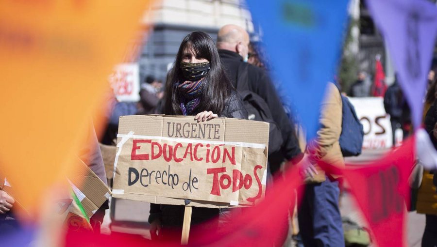 Profesores de Uruguay inician un paro nacional de 48 horas para protestar por los recortes presupuestarios