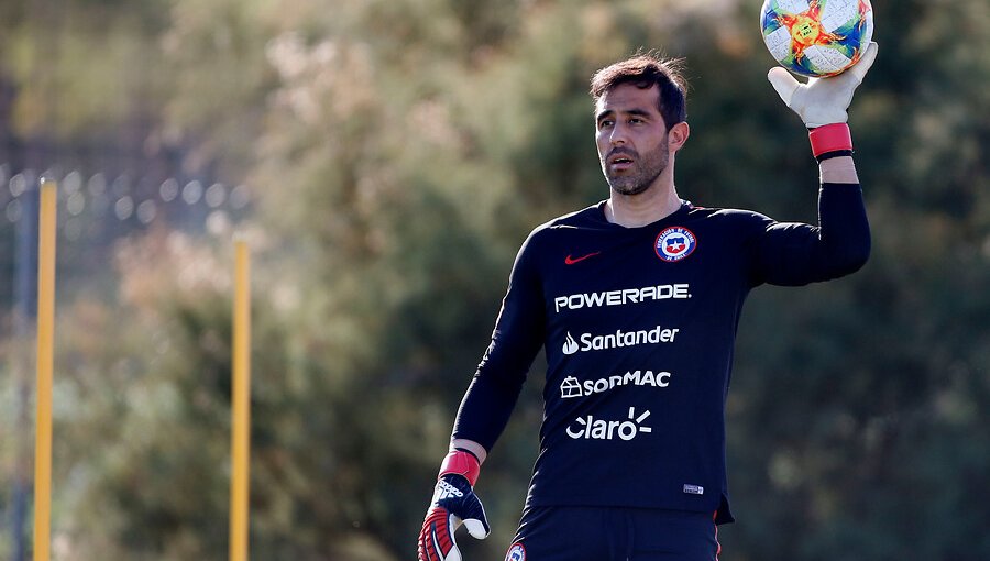 "Vamos con todo": Claudio Bravo arenga a la Roja en la previa del cruce contra Perú